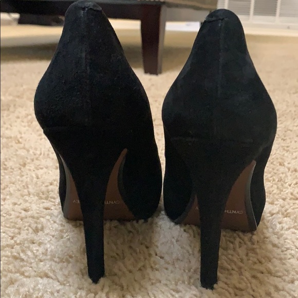 Heels - Picture 2 of 4